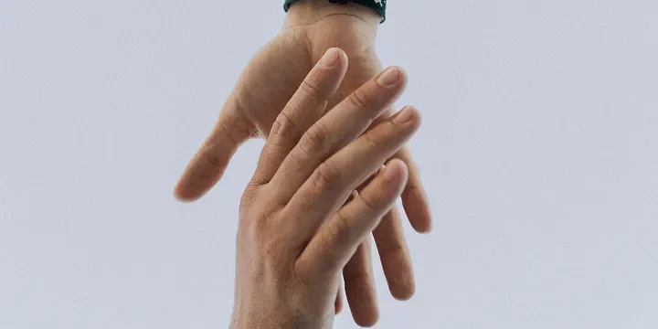 Featured image of post People with These 5 Qualities Will Have No Lack of Helpful People Around Them