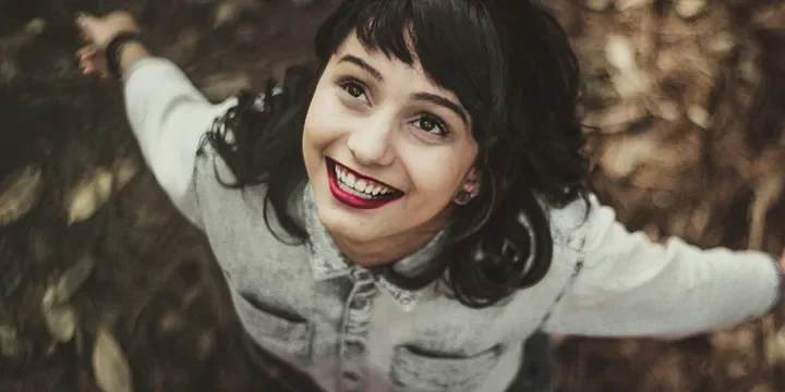 Featured image of post Live a Transparent Life: Smile in Front of Others, Swallow Bitter Fruits Alone